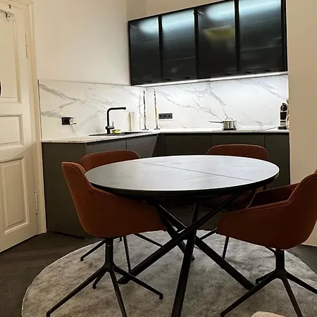 Apartment Exklusives Designer-apartment In Altbogenhausen Hochwertige Ausstattung Fuer Hoechste Ansprueche