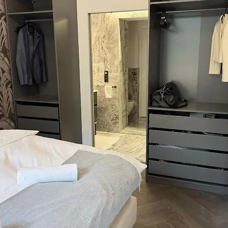 Апартаменты Exklusives Designer-apartment In Altbogenhausen Hochwertige Ausstattung Fuer Hoechste Ansprueche Мюнхен